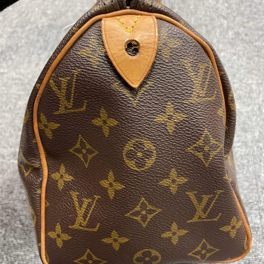 Authentic Louis Vuitton speedy 25 with dust bag, lock, and key - Picture 6 of 14